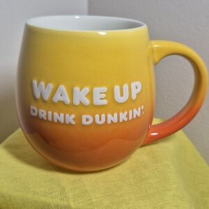 Wake Up Drink Dunkin' Be Awesome 2019 Coffee Mug 20 oz Yellow Orange Ombre NWOT